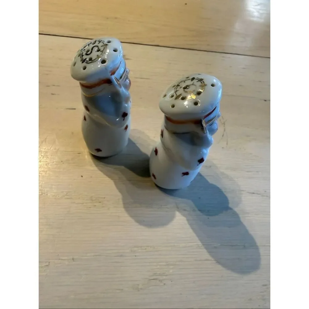 vintage ceramic salt and pepper shakers chef and a baker Japan 1950s.